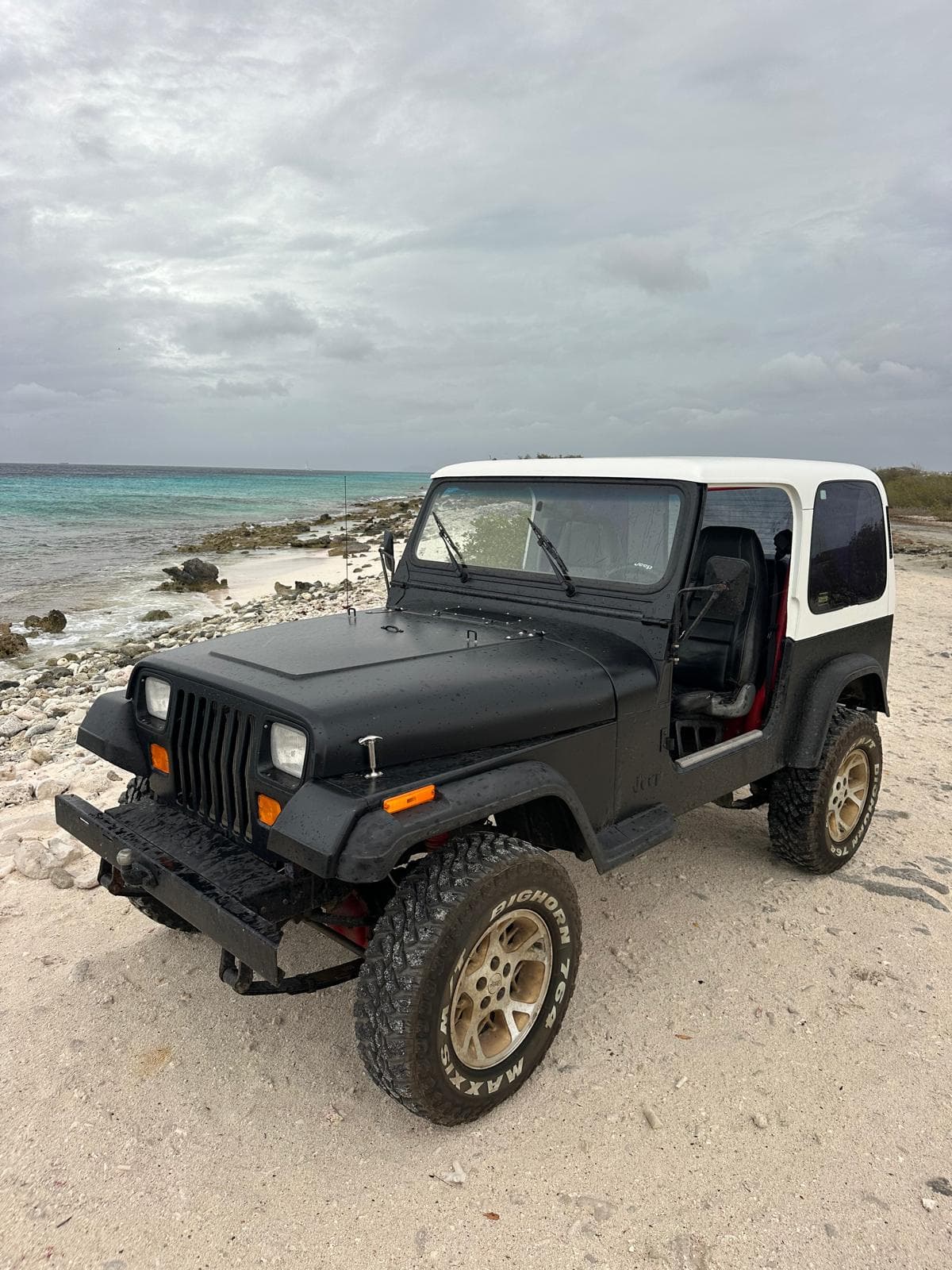 bonaire-rent-car-jeep-white